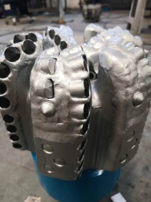 8.5 ίντσες Σιδηροδρομικό σώμα 7 λεπίδα 16mm Πρωτογενής κόπτης βράχου Pdc τρυπάνι